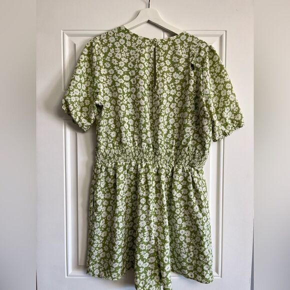 HEARTLOOM Emory Floral Romper - Picture 6 of 8